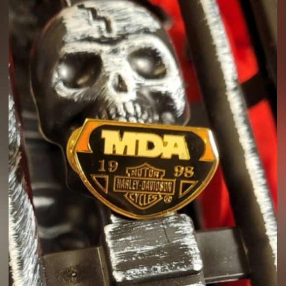 Vtg 90s Harley Davidson MDA 1998 graphics glossy HD logo biker vest pin brooch - Picture 1 of 16